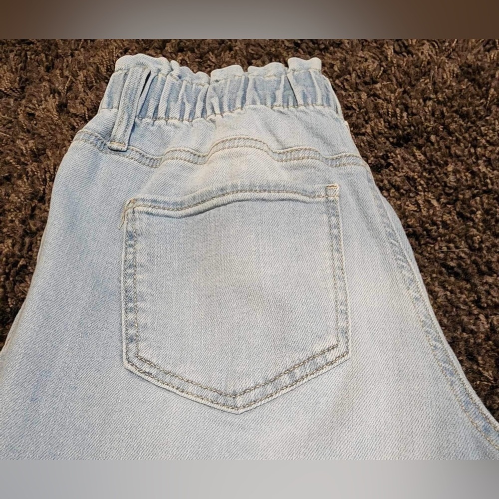 TRUE Craft Light Wash Some Distress Size 7 High Waisted Mom Jeans - Picture 6 of 12